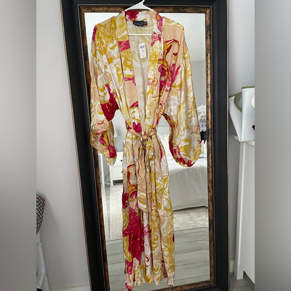 SOMA Floral Kimono Robe in Pink and Yellow - Picture 3 of 5